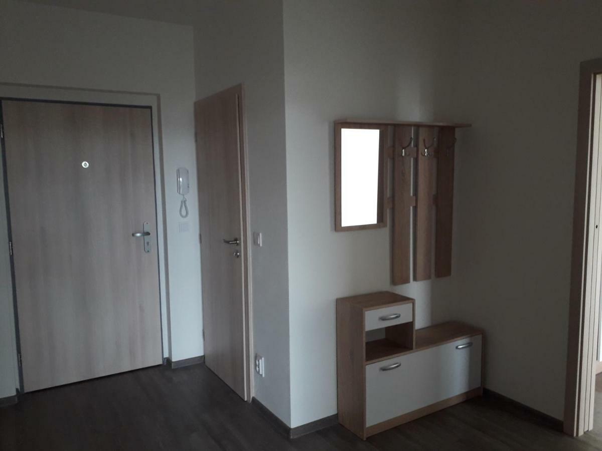 Apartman Edita - Byt S Terasou A Parkovacim Stanim, Topolova, Olomouc Apartment Exterior photo